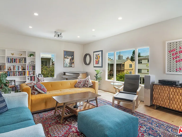 8021 Blackburn Ave #U — Photo 11