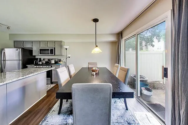 76 Cambridge Ave — Photo 8