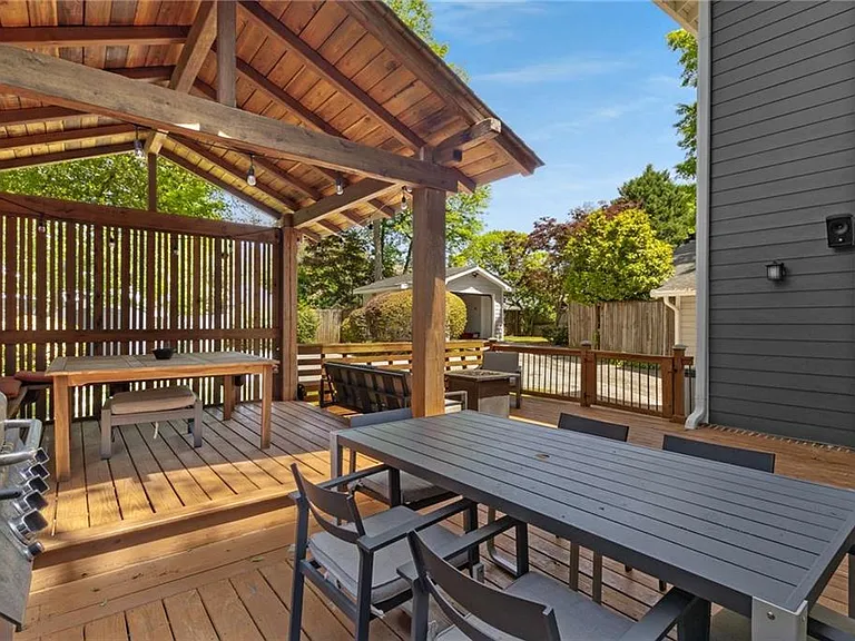 648 Cresthill Ave NE — Photo 39