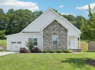 26 Sycamore Rdg W, Burns, TN 37029