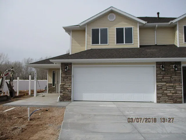 Move-In Discount!! 3 Bedroom 2.5 - Twin Home in Gemini Meadows — Photo 1