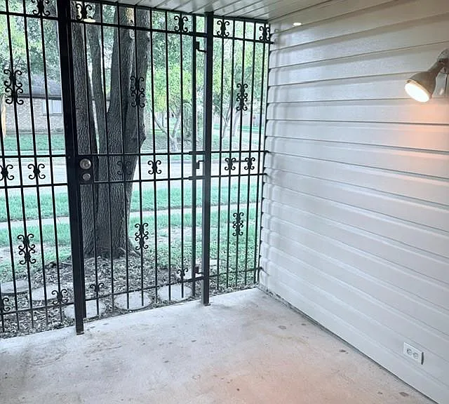 5202 Santrey Dr — Photo 11