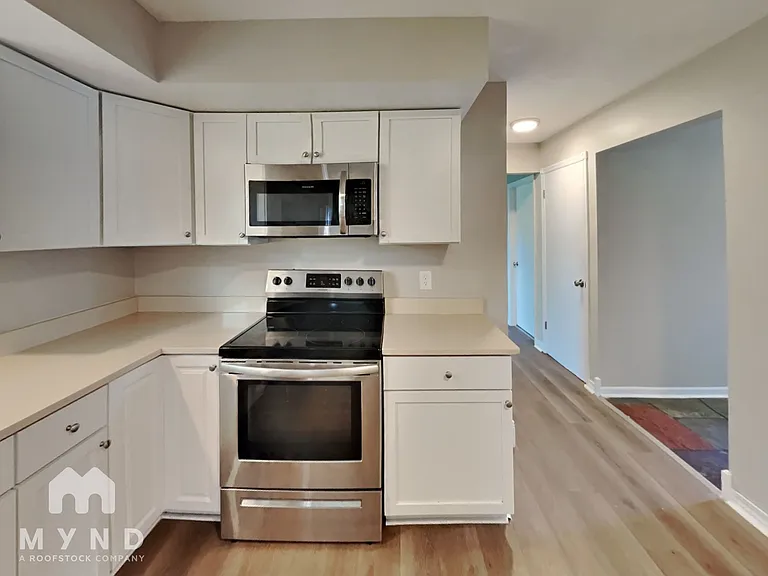 5621 Oakmont Dr — Photo 4
