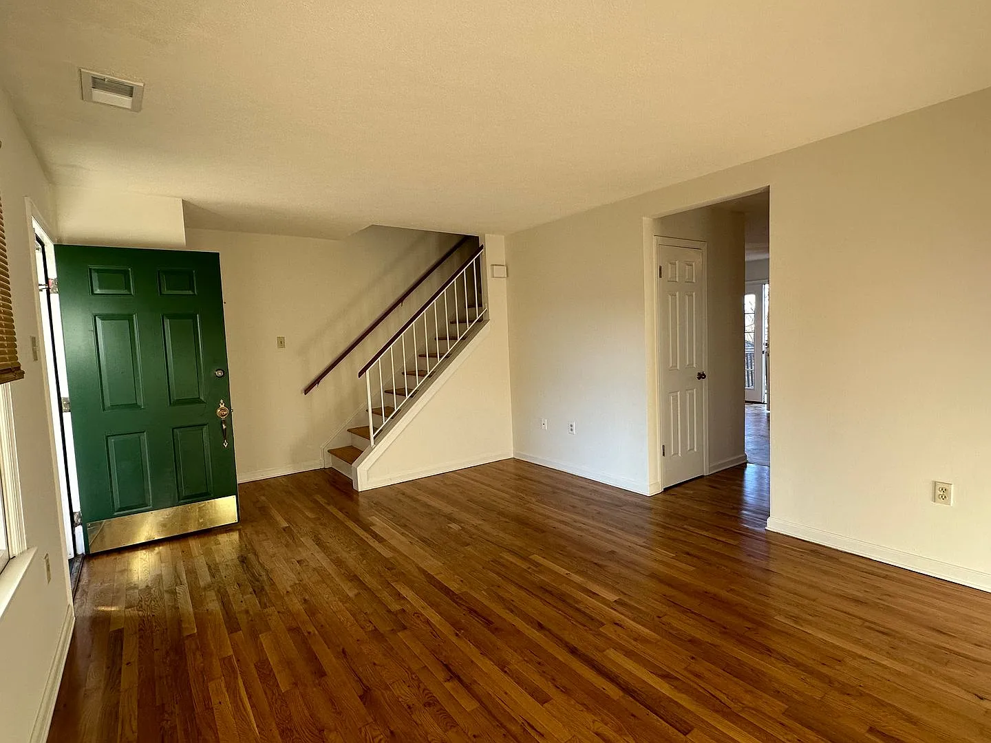 606 Tudor Dr — Photo 3