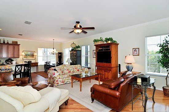 Open Floorplan & Hardwoods
