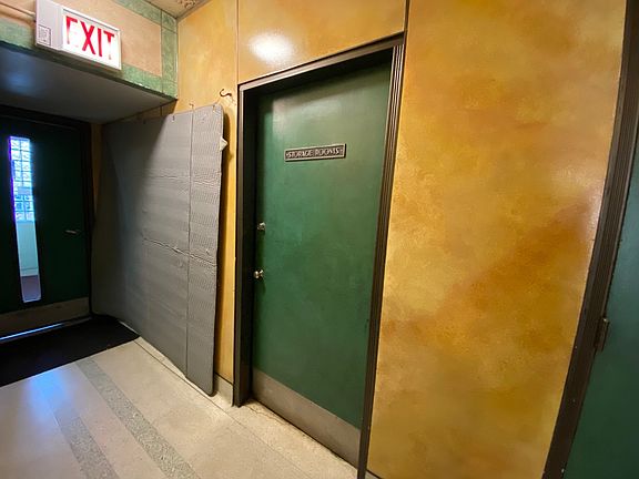 2nd image of 5052 N Marine Dr APT D4