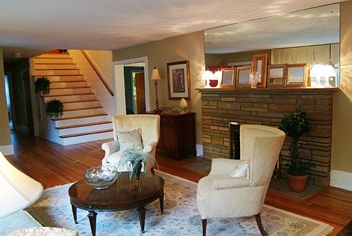 LR w/ view to stairs