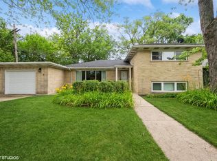 3533 Davis St, Evanston, IL 60203