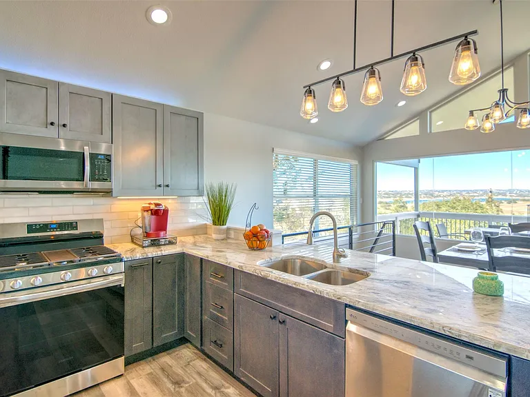 1526 Lakeside Dr W — Photo 10