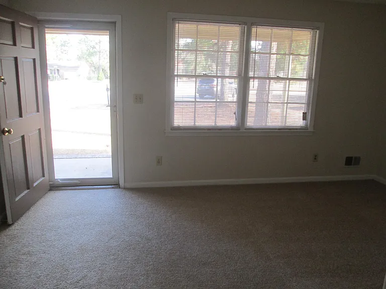 105 Landford Ct — Photo 3