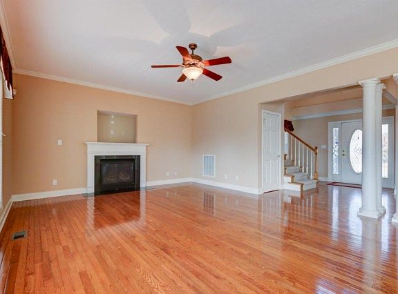 3rd image of 4511 Autumn Rose Ln