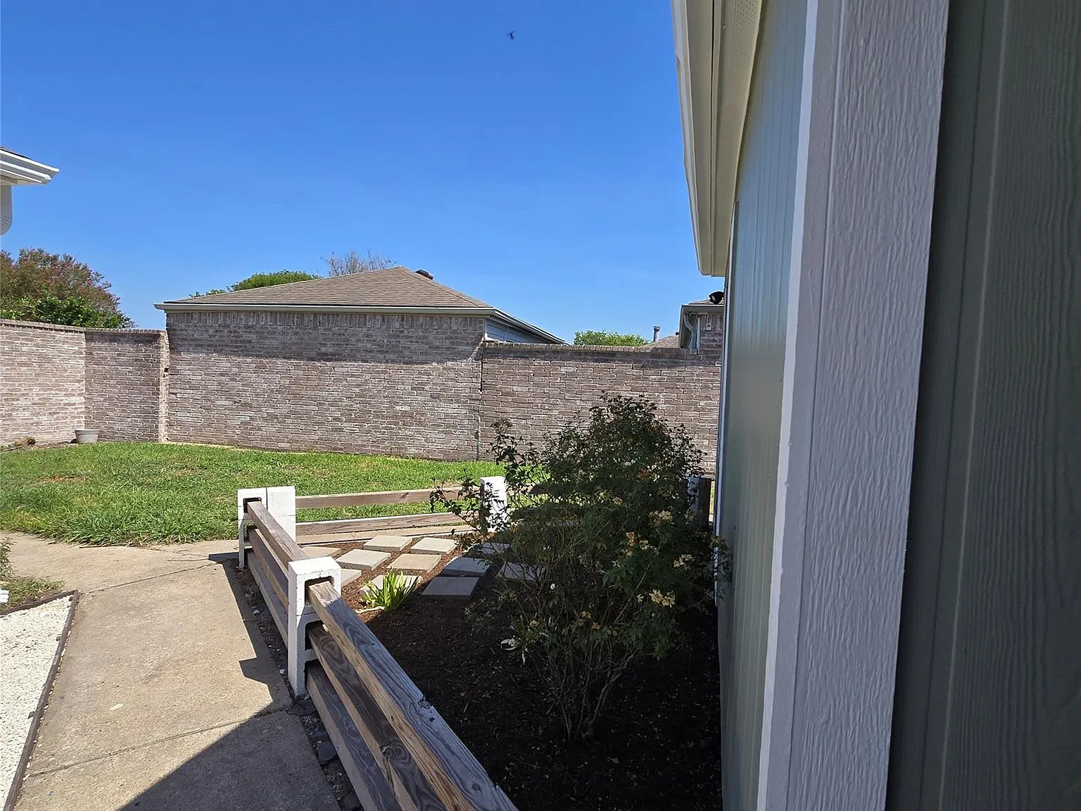 3 bed, 2.0 bath, 1734 sqft, $1,850 — Photo 3