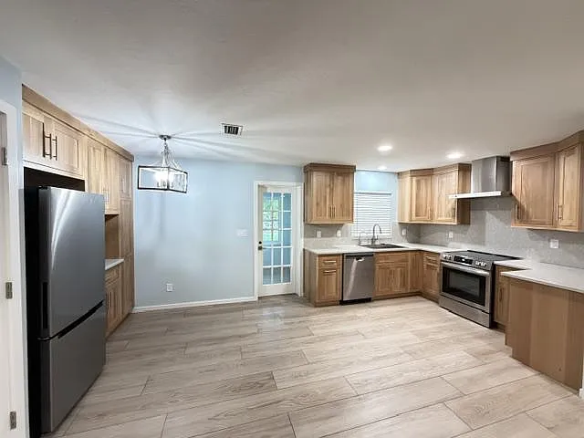 4380 Temple St — Photo 3