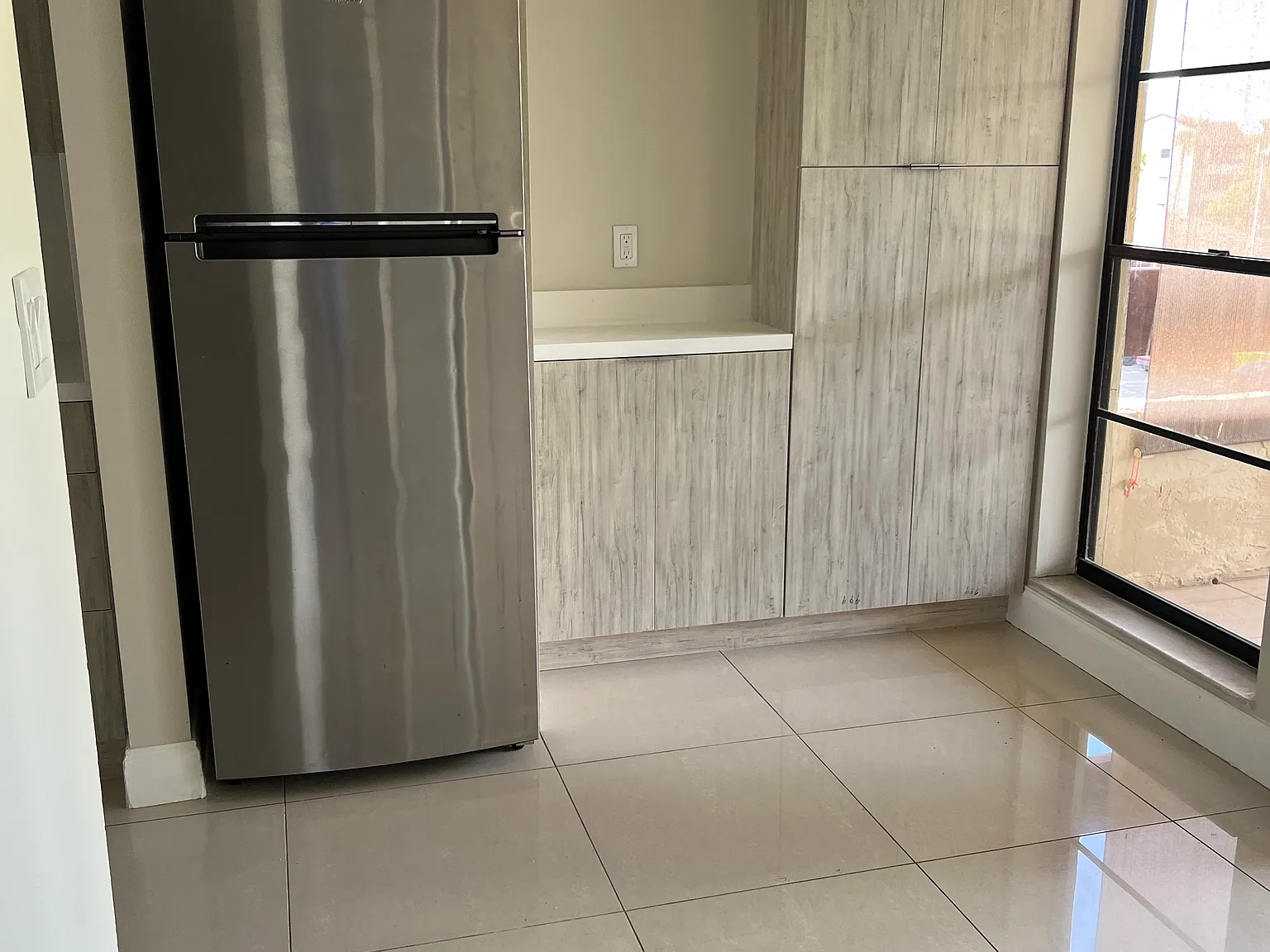 2 bed, 1200 sqft, $2,500 — Photo 2