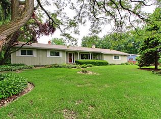 1131 Division St, Barrington, IL 60010