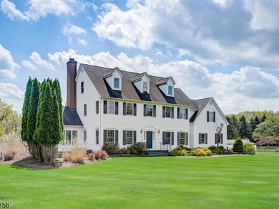2 Manchester Ln, Pittstown, NJ, 08867