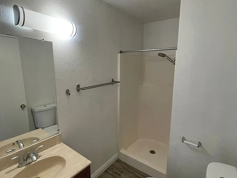 20801 Roseton Ave — Photo 6