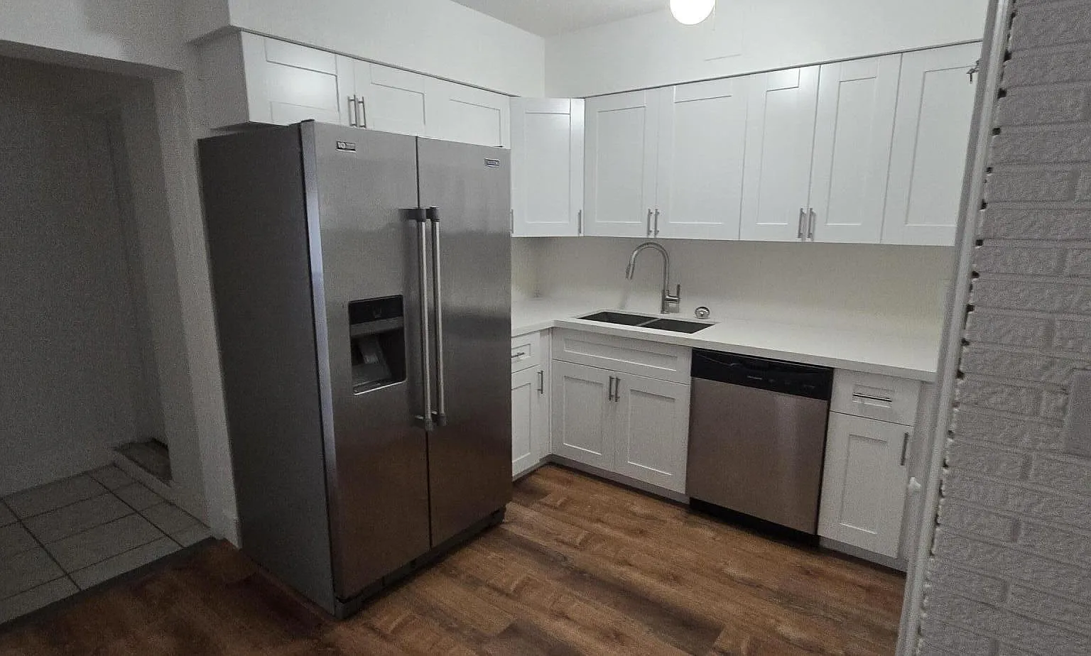 3 bed, 3.0 bath, 1068 sqft, $2,500 — Photo 3
