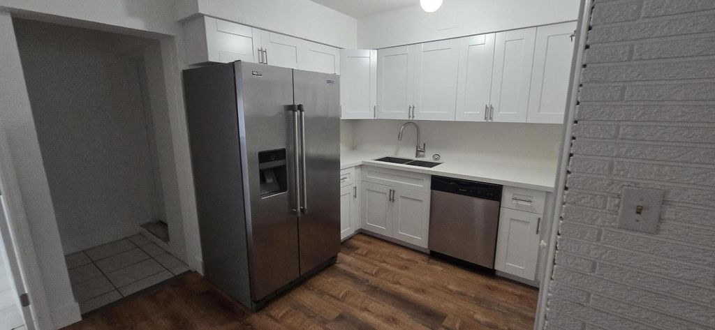 2521 NE 10th St #1, photo 3