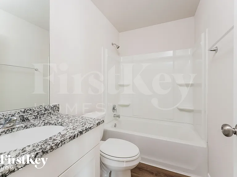 2104 Cedar Bend Dr — Photo 17