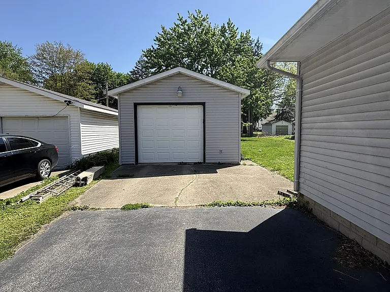 2148 N Church St — Photo 24