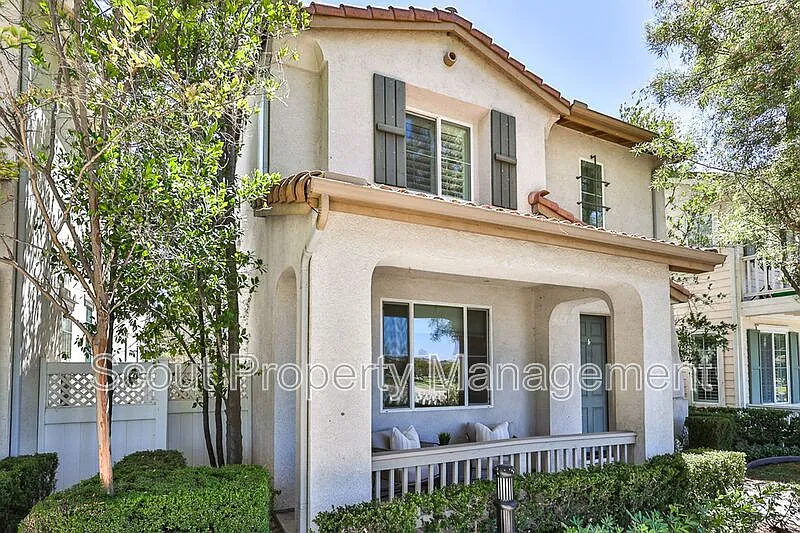 3 bed, 2.5 bath, 1684 sqft, $3,300 — Photo 1
