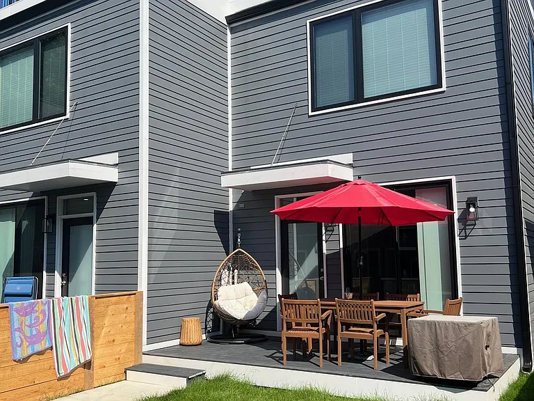 2056 N Park Ave — Photo 3