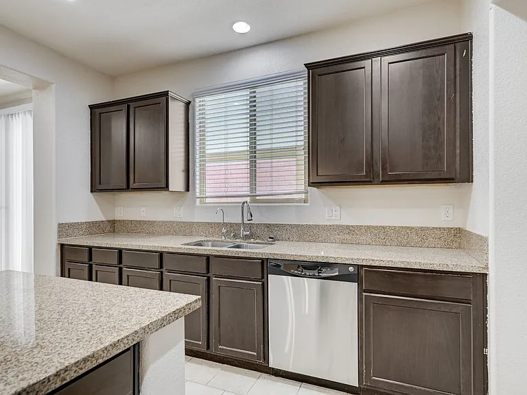 6637 Cliff Shore Ct — Photo 14