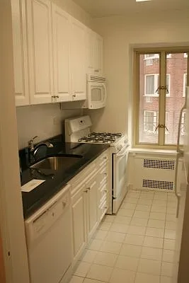 Rented by City Connections Realty | media 9