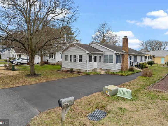 3rd image of 552 Candlelight Ln