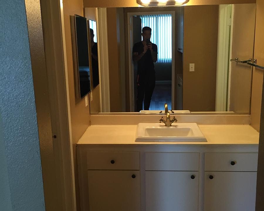 1st image of 4441 Woodman Ave