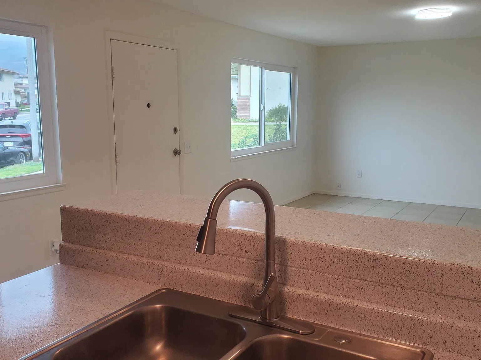 2 bed, 900 sqft, $1,990 — Photo 3