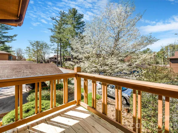 521 Courtwood Ln APT 8, Hendersonville, NC 28739
