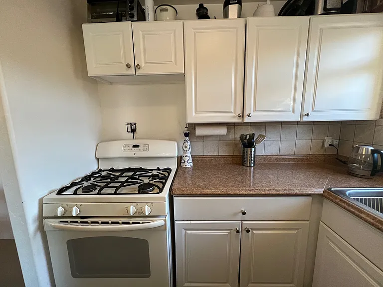 848 E Linden St — Photo 20