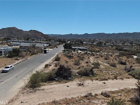 4th image of 61990 Plaza Rd #209