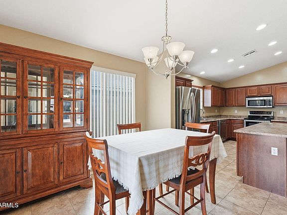 4th image of 2936 E CRESCENT Way