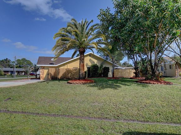 2nd image of 502 SE Fallon Dr