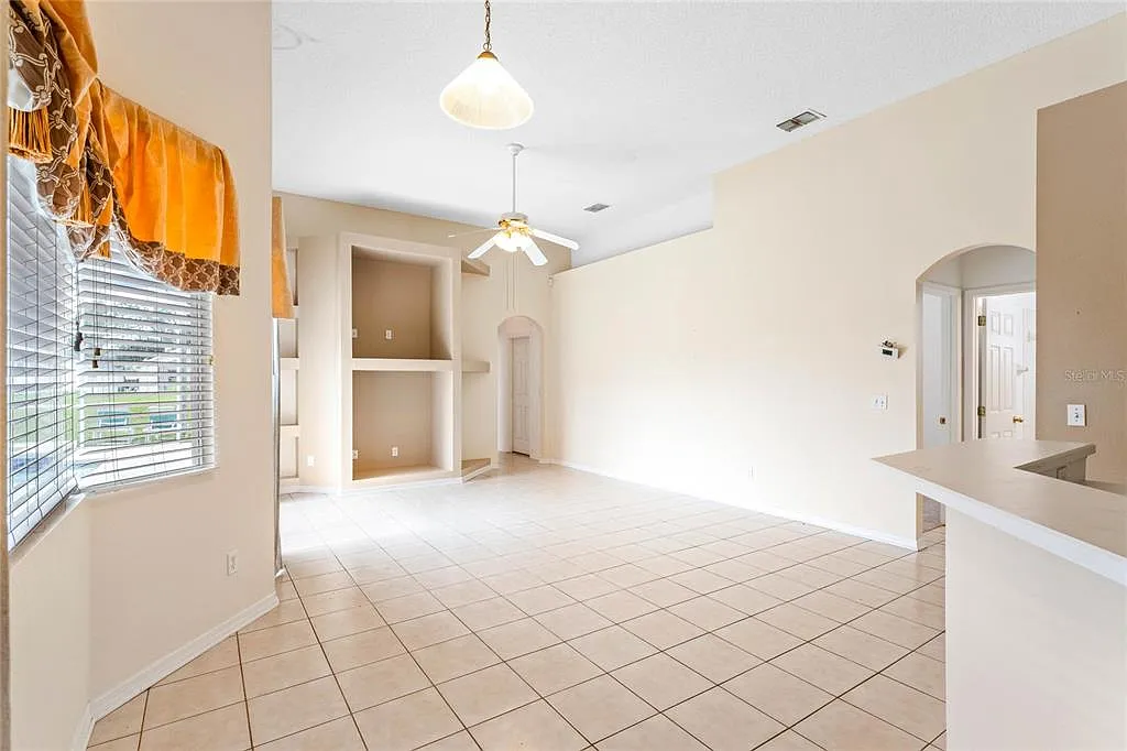 5 bed, 3.0 bath, 2126 sqft, $2,450 — Photo 4