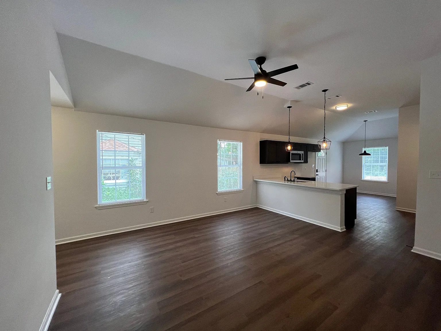 1825 The Oaks Ave — Photo 2