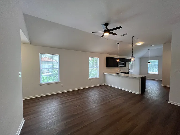 1825 The Oaks Ave — Photo 10