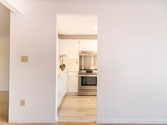 4th image of 1004 Kings Way #1004