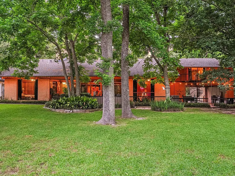 29 Winged Foot Dr — Photo 48