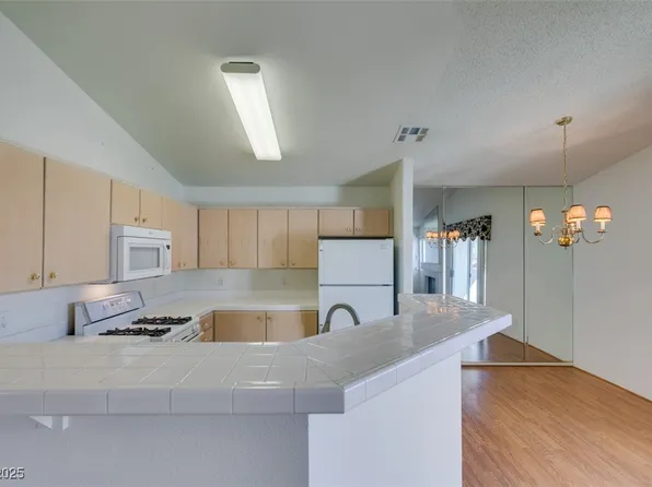 556 Yacht Harbor Dr Unit 201, Las Vegas, NV 89145
