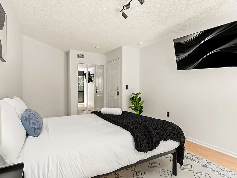 1823 Pelham Ave #2 — Photo 21