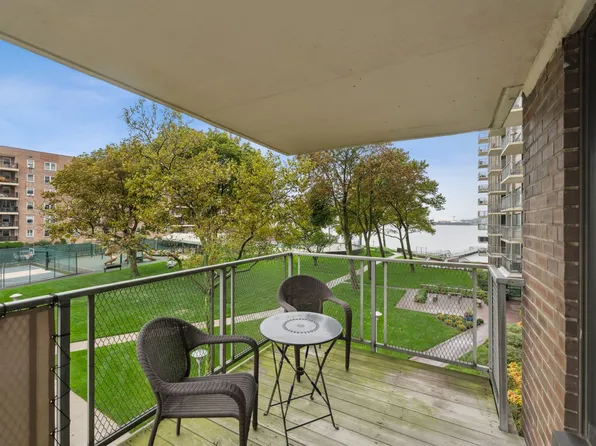 166-25 Powells Cove Boulevard image 21 of 40