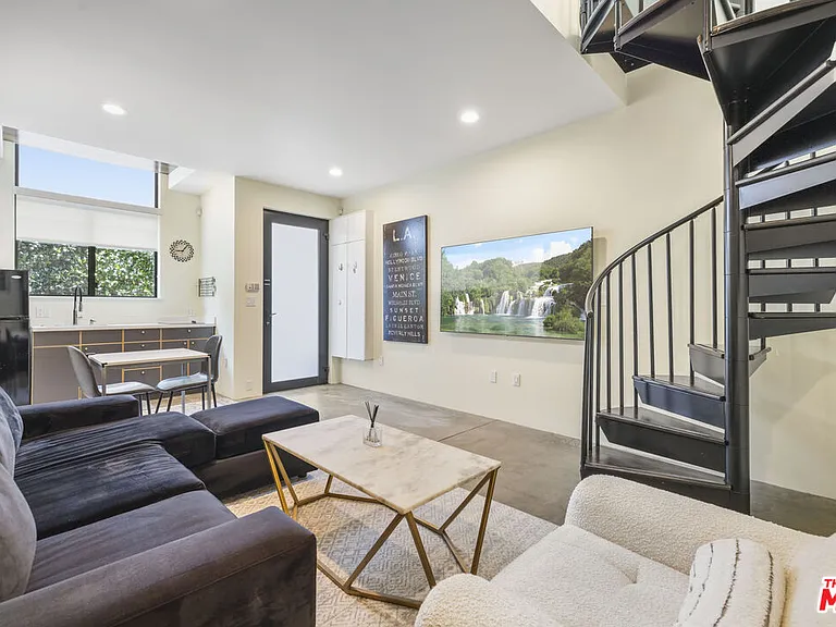 802 N Harper Ave — Photo 1