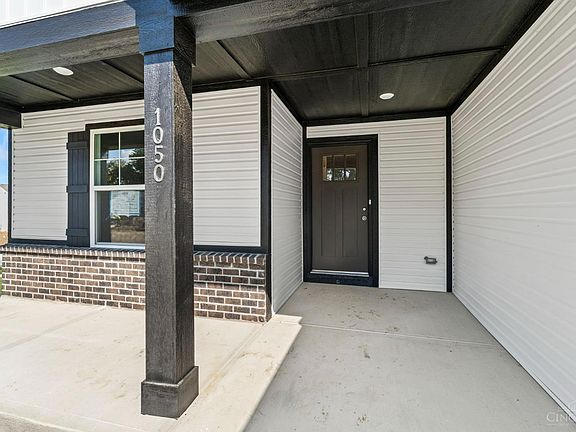 4th image of 1050 Grandin Pond Dr