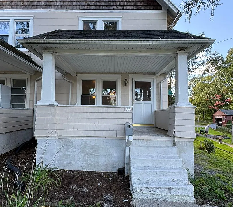 360 Fisher St