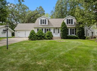 186 Westgate Dr, Elgin, IL 60123