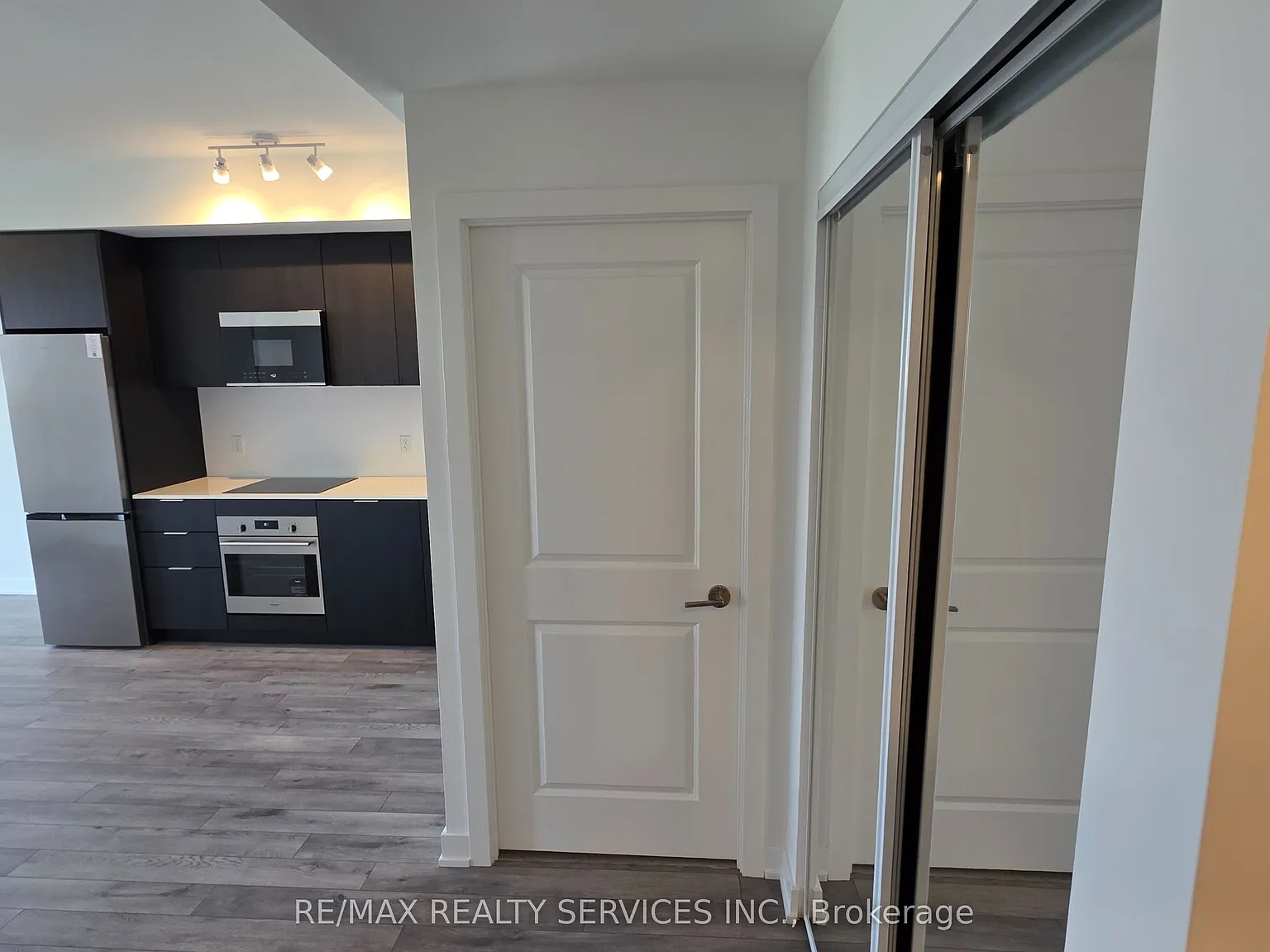 2 bed, $2,300 — Photo 4
